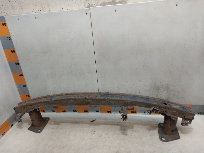 Усилитель переднего бампера