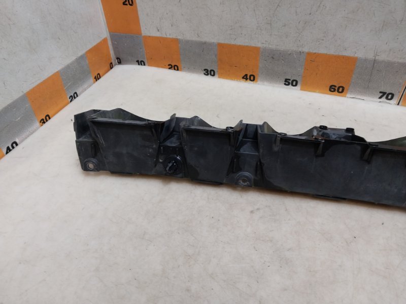 Кронштейн заднего бампера