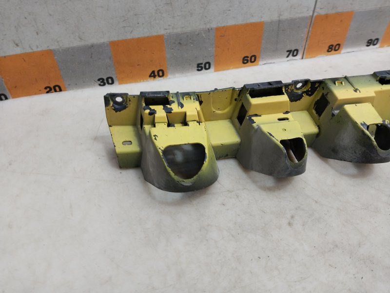 Кронштейн заднего бампера