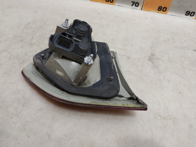 Фонарь задний правый