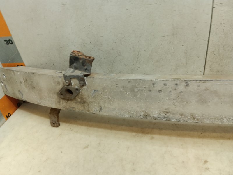 Усилитель переднего бампера