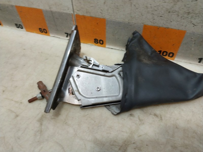 Рычаг стояночного тормоза