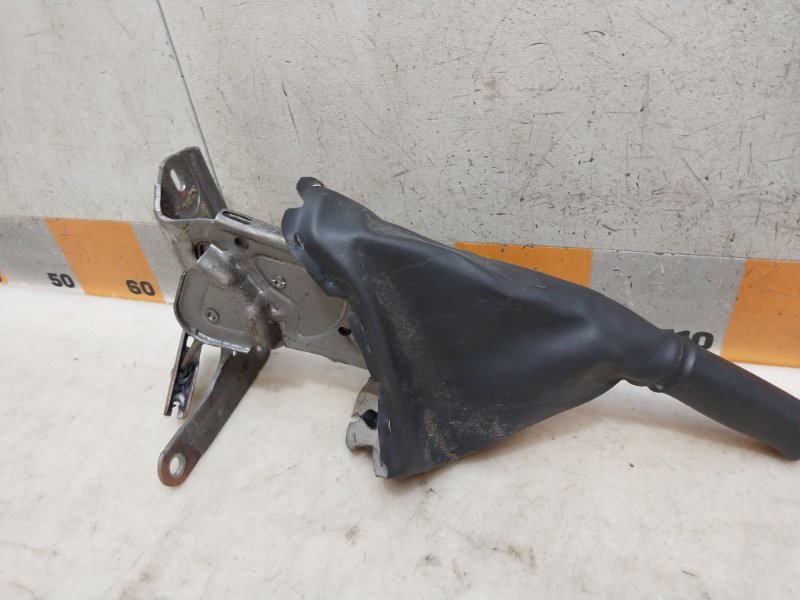 Рычаг стояночного тормоза