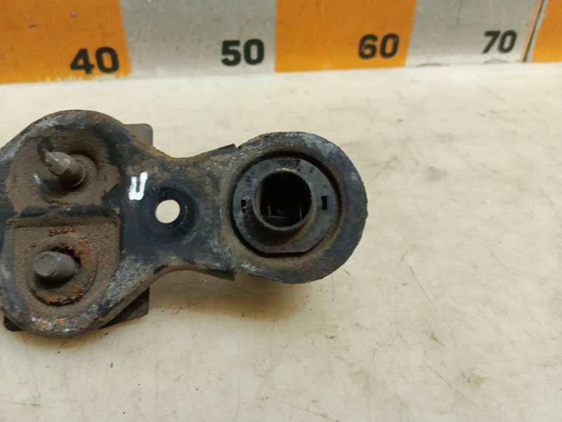 Замок капота