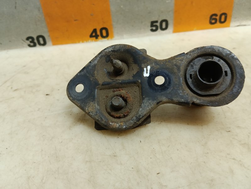 Замок капота