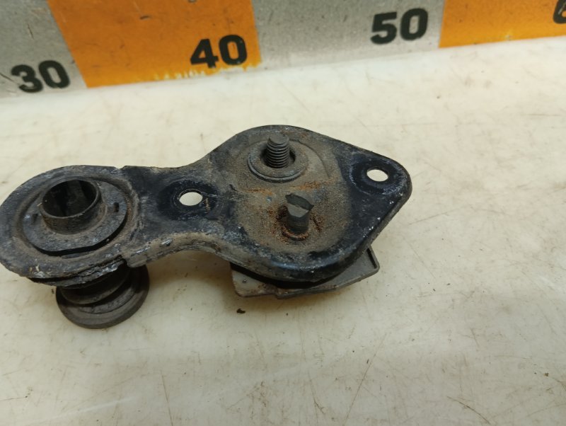 Замок капота