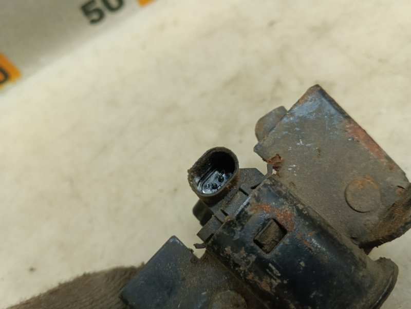 Замок капота