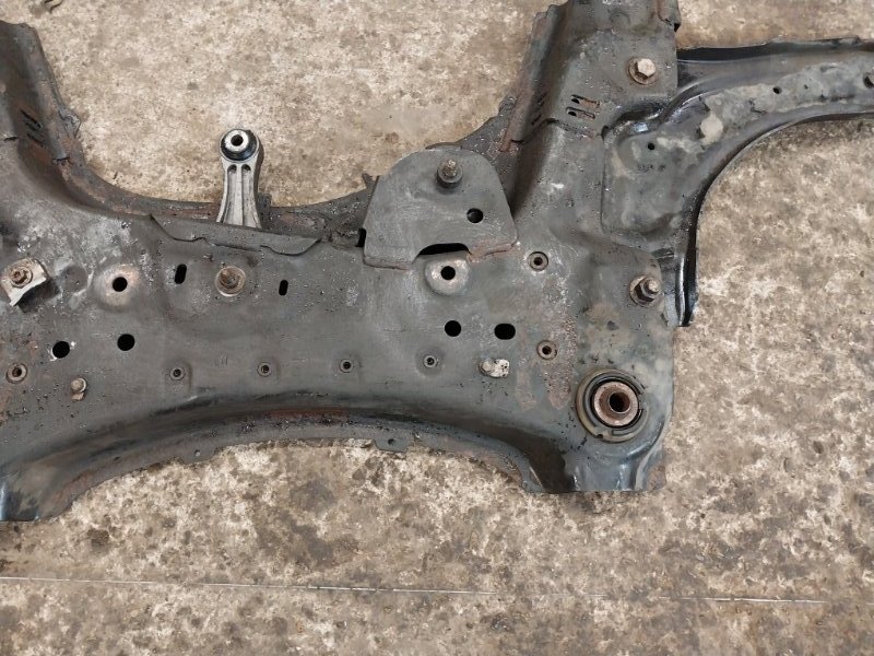 Балка подмоторная