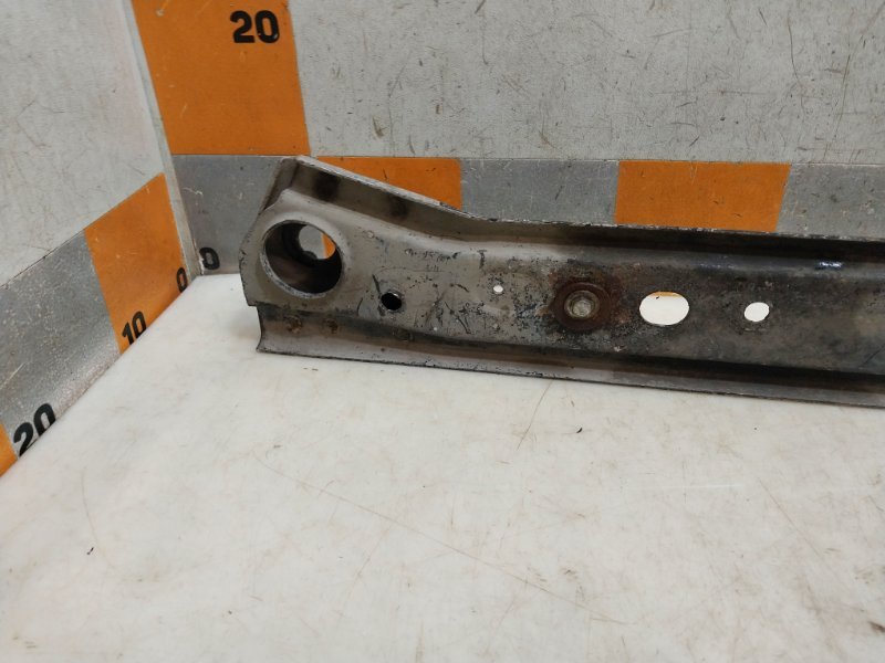 Балка подрадиаторная