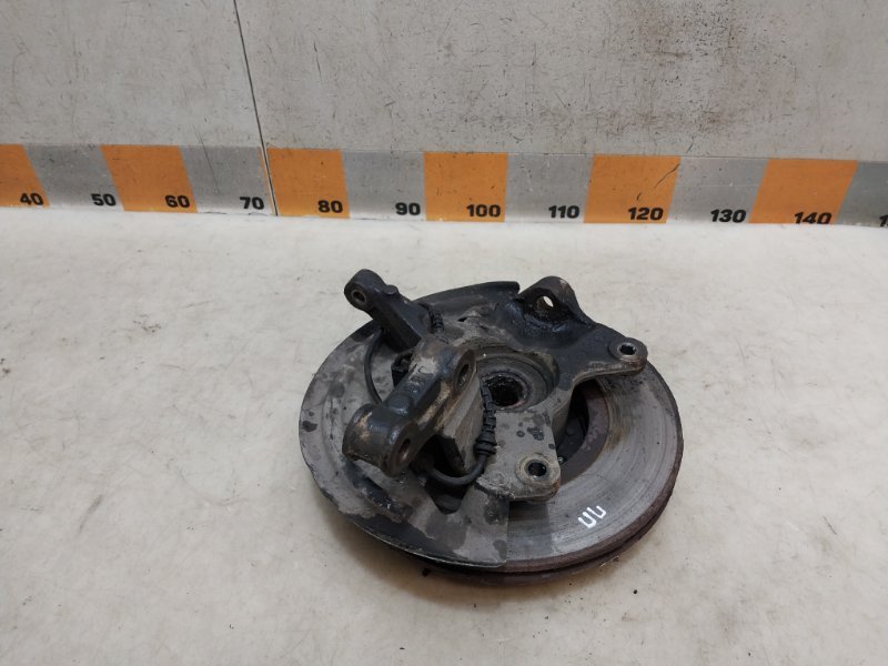 Кулак поворотный передний правый