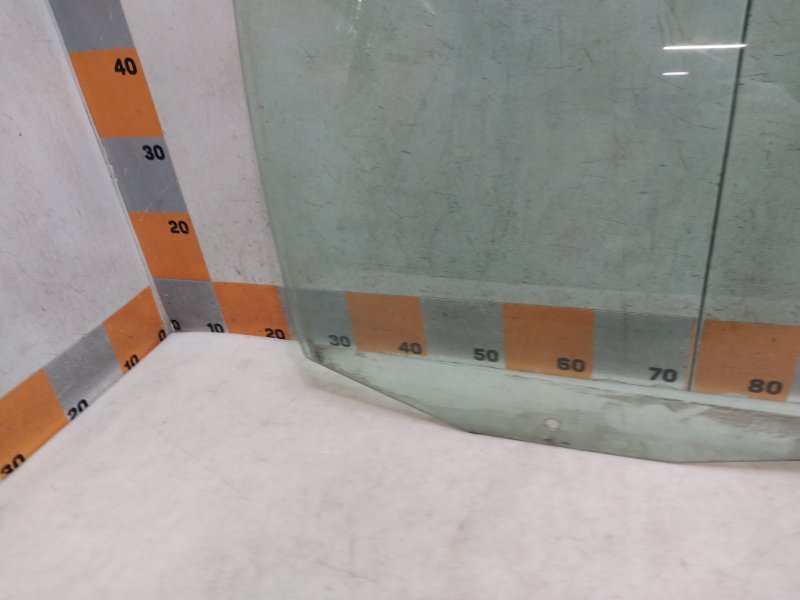 Стекло двери задней правой