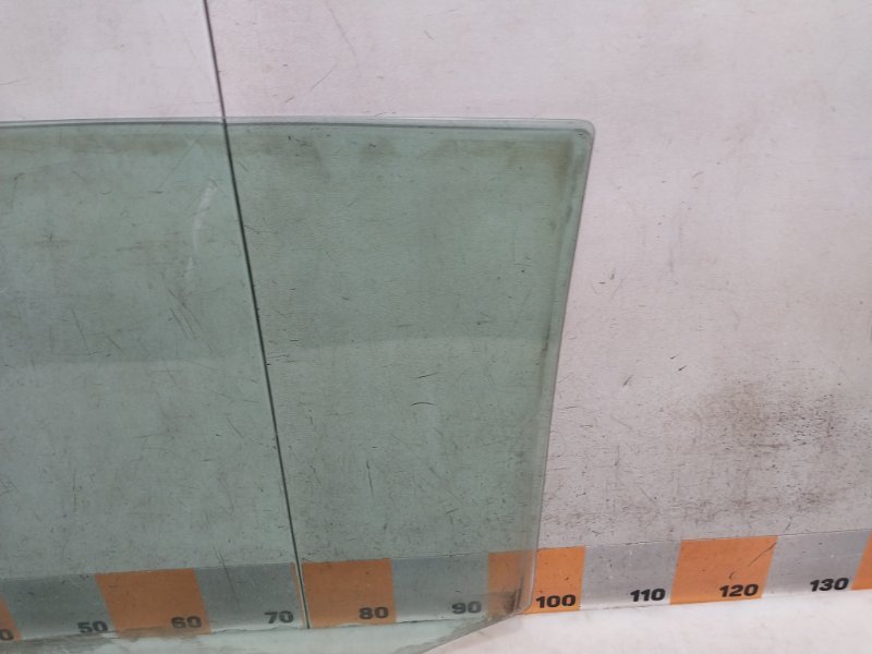 Стекло двери задней правой