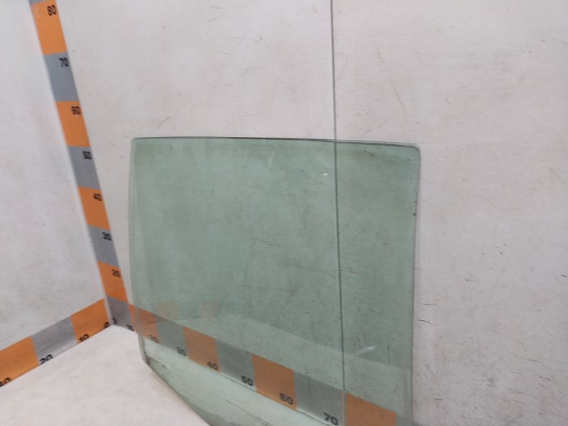 Стекло двери задней правой