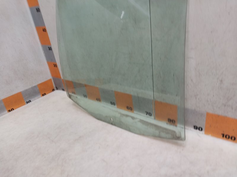 Стекло двери задней правой