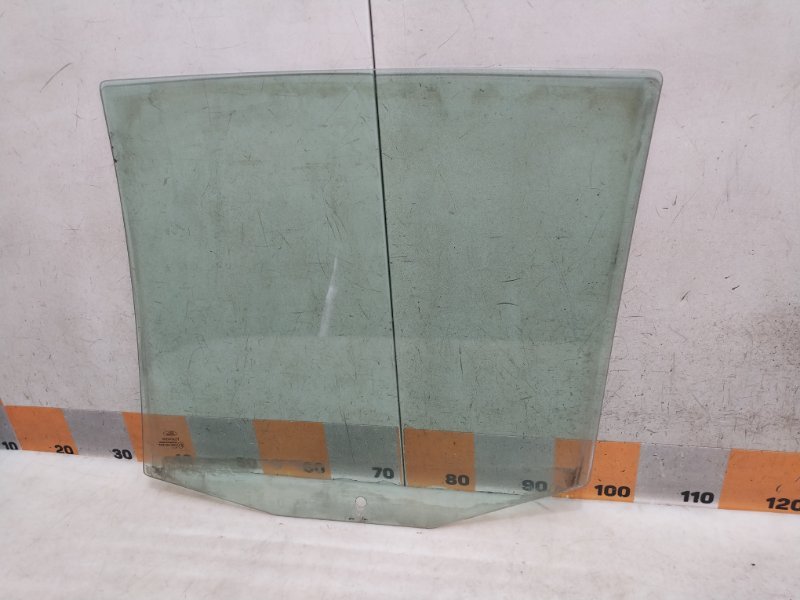 Стекло двери задней правой