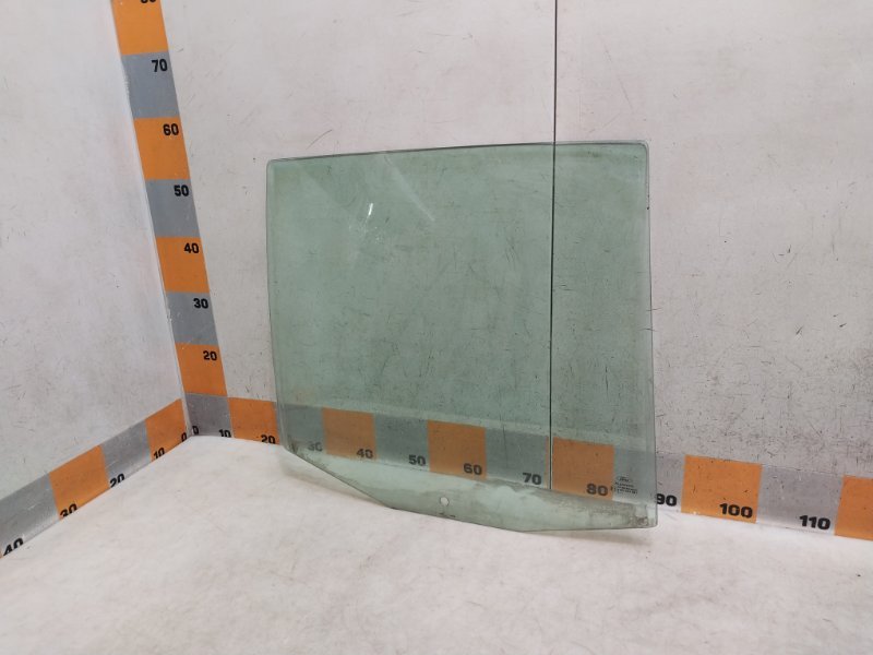 Стекло двери задней правой