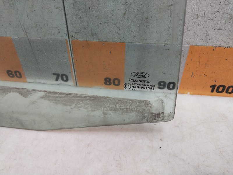 Стекло двери задней правой