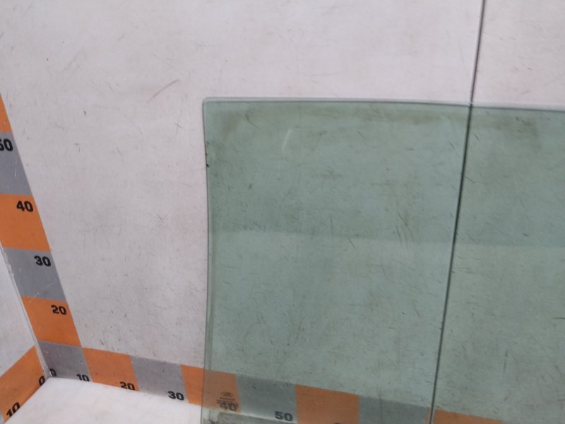 Стекло двери задней правой