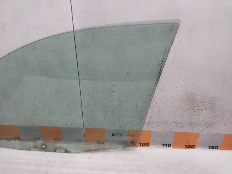 Стекло двери передней правой