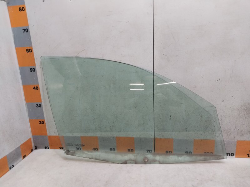 Стекло двери передней правой