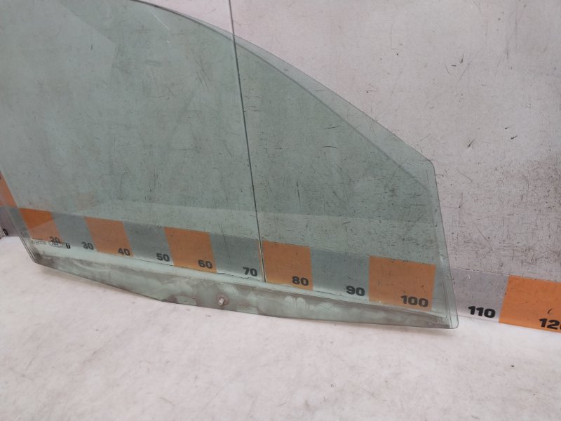 Стекло двери передней правой