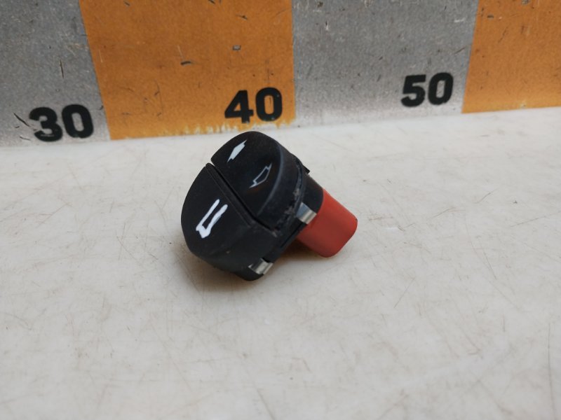 Кнопка стеклоподъемника