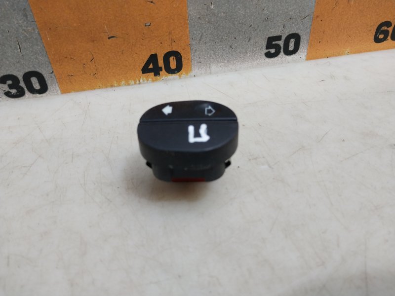 Кнопка стеклоподъемника