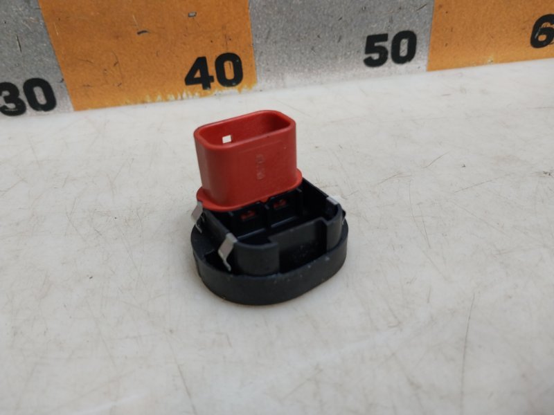 Кнопка стеклоподъемника