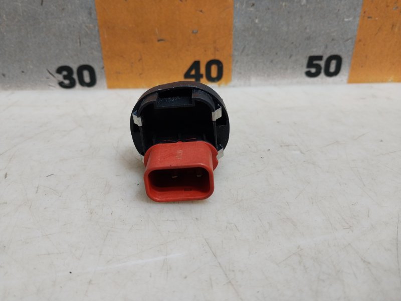 Кнопка стеклоподъемника