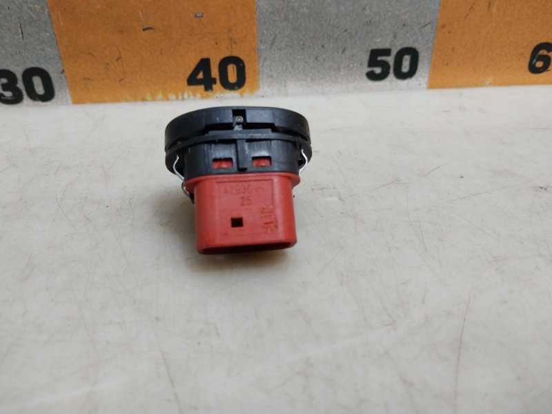 Кнопка стеклоподъемника