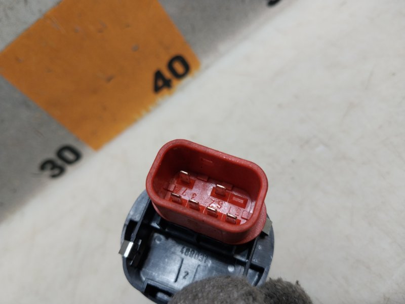 Кнопка стеклоподъемника