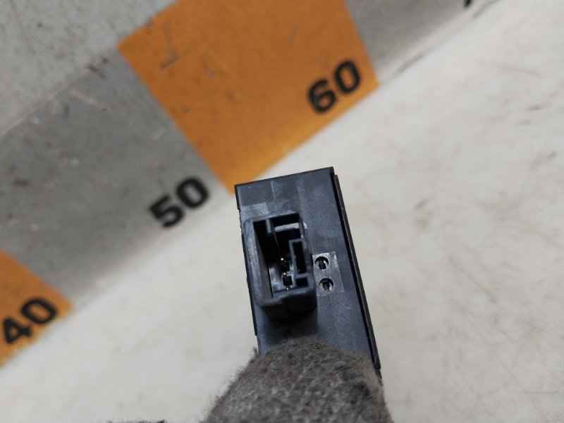 Кнопка корректора фар