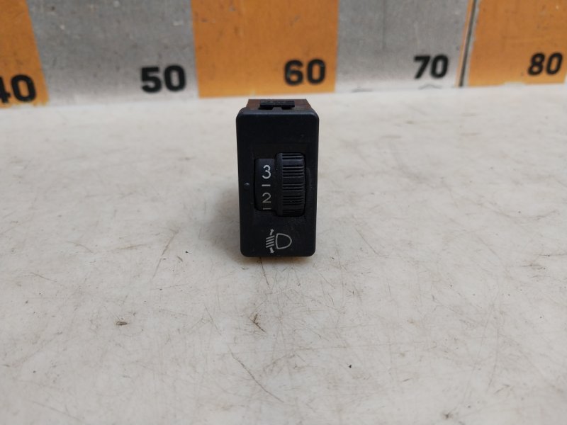 Кнопка корректора фар