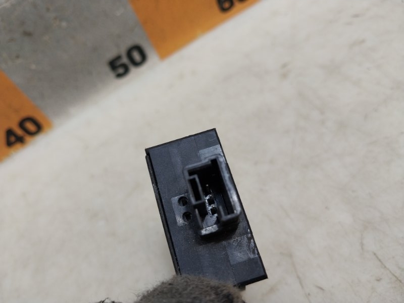 Кнопка корректора фар