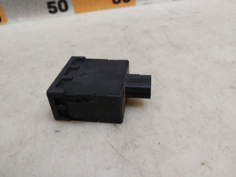 Кнопка корректора фар