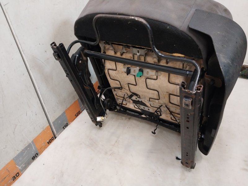 Сиденье переднее левое