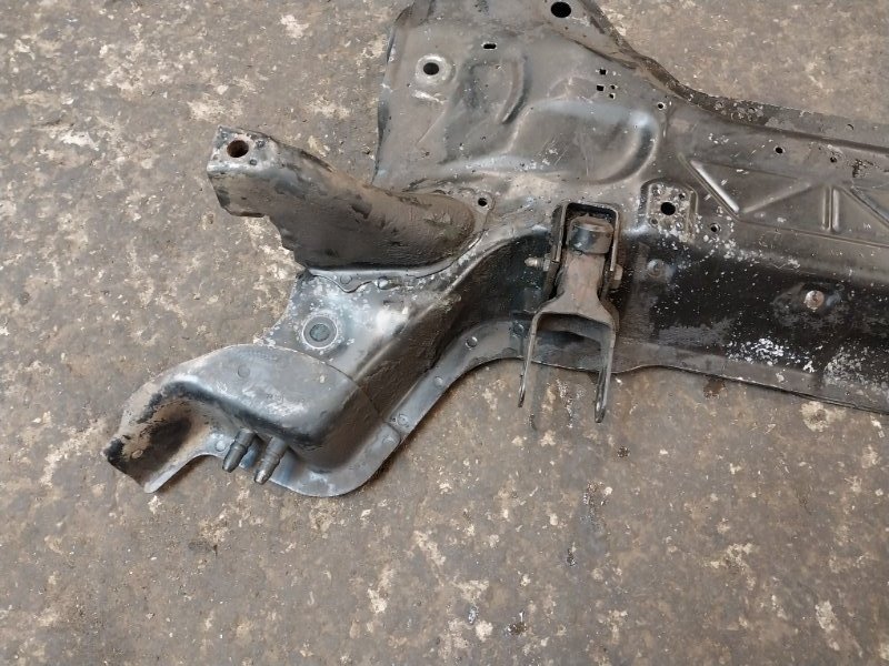 Балка подмоторная