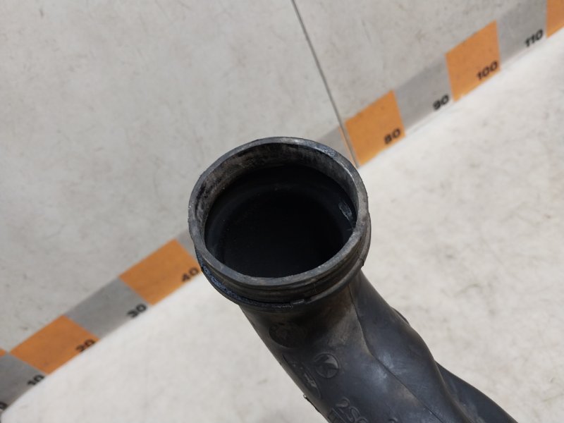 Патрубок воздушного фильтра