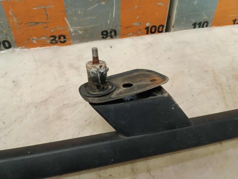 Рейлинг (релинг) правый (планка на крышу)