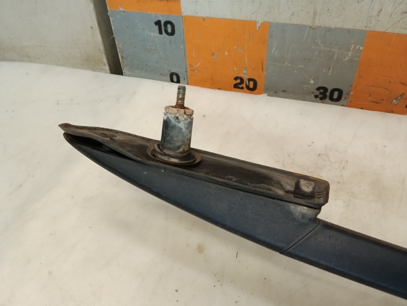 Рейлинг (релинг) правый (планка на крышу)