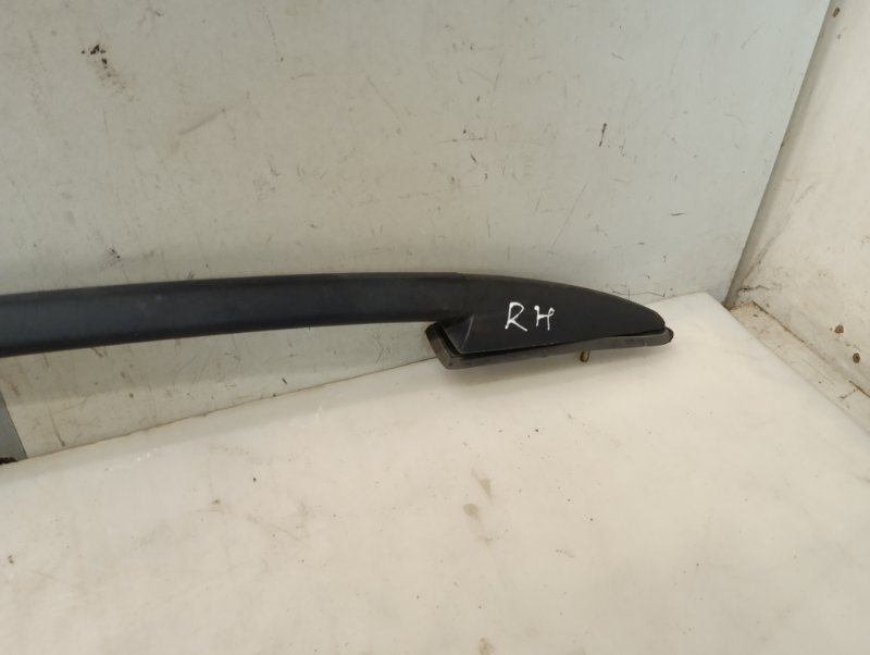 Рейлинг (релинг) правый (планка на крышу)