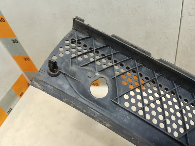 Планка под лобовое стекло