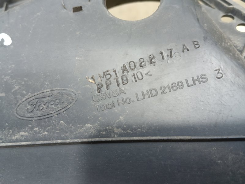 Планка под лобовое стекло