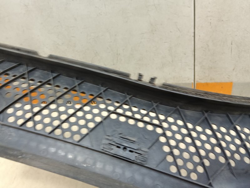 Планка под лобовое стекло