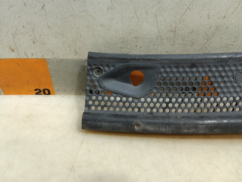 Планка под лобовое стекло