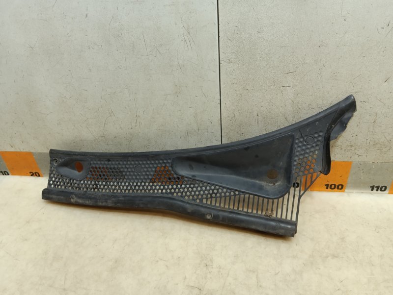 Планка под лобовое стекло