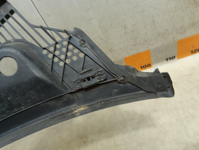 Планка под лобовое стекло