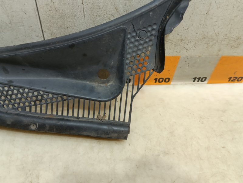 Планка под лобовое стекло