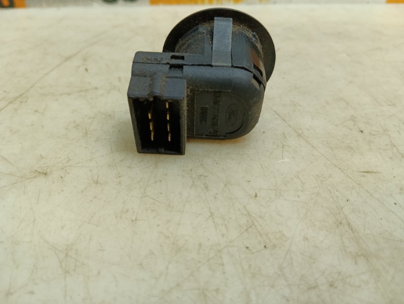 Кнопка регулировки зеркала