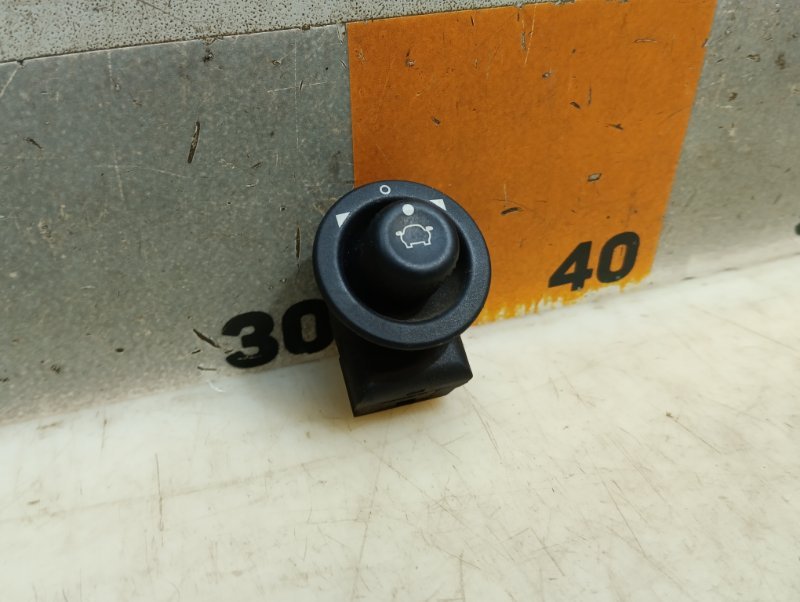 Кнопка регулировки зеркала